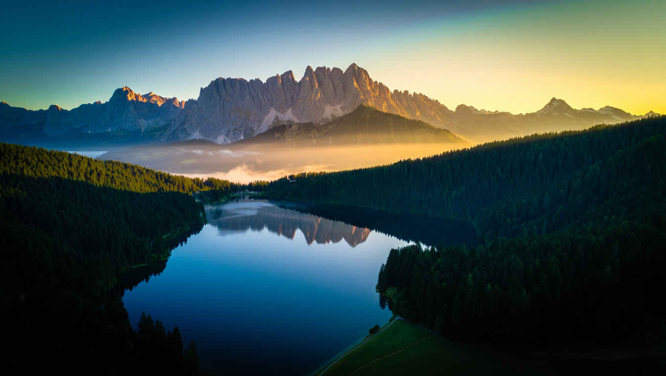 Atemberaubende Landschaft Deutschlands — Alpen und Seen im Morgenlicht